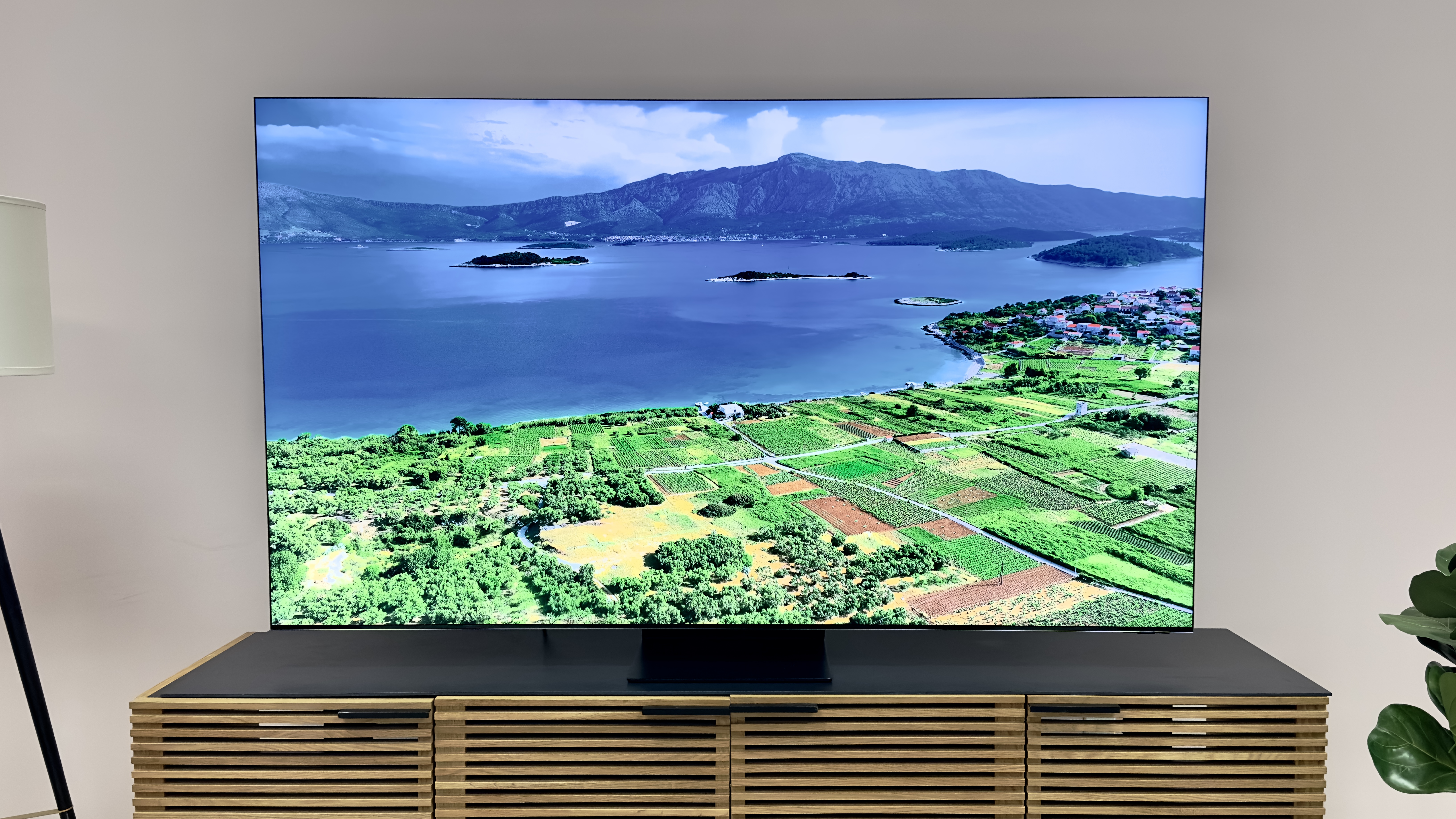 Samsung QN900C 8K TV Review