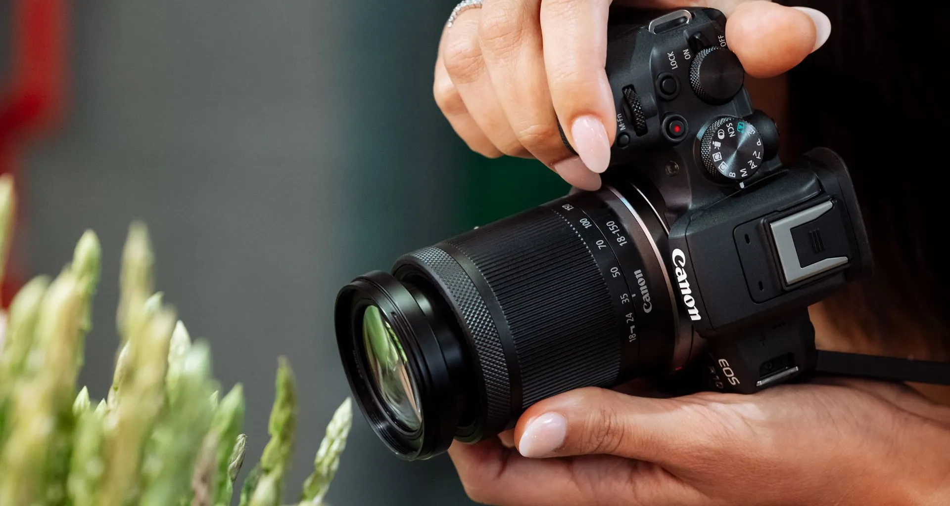 Kamera Mirrorless Baru Canon EOS R100 Review 1 canon eos r100