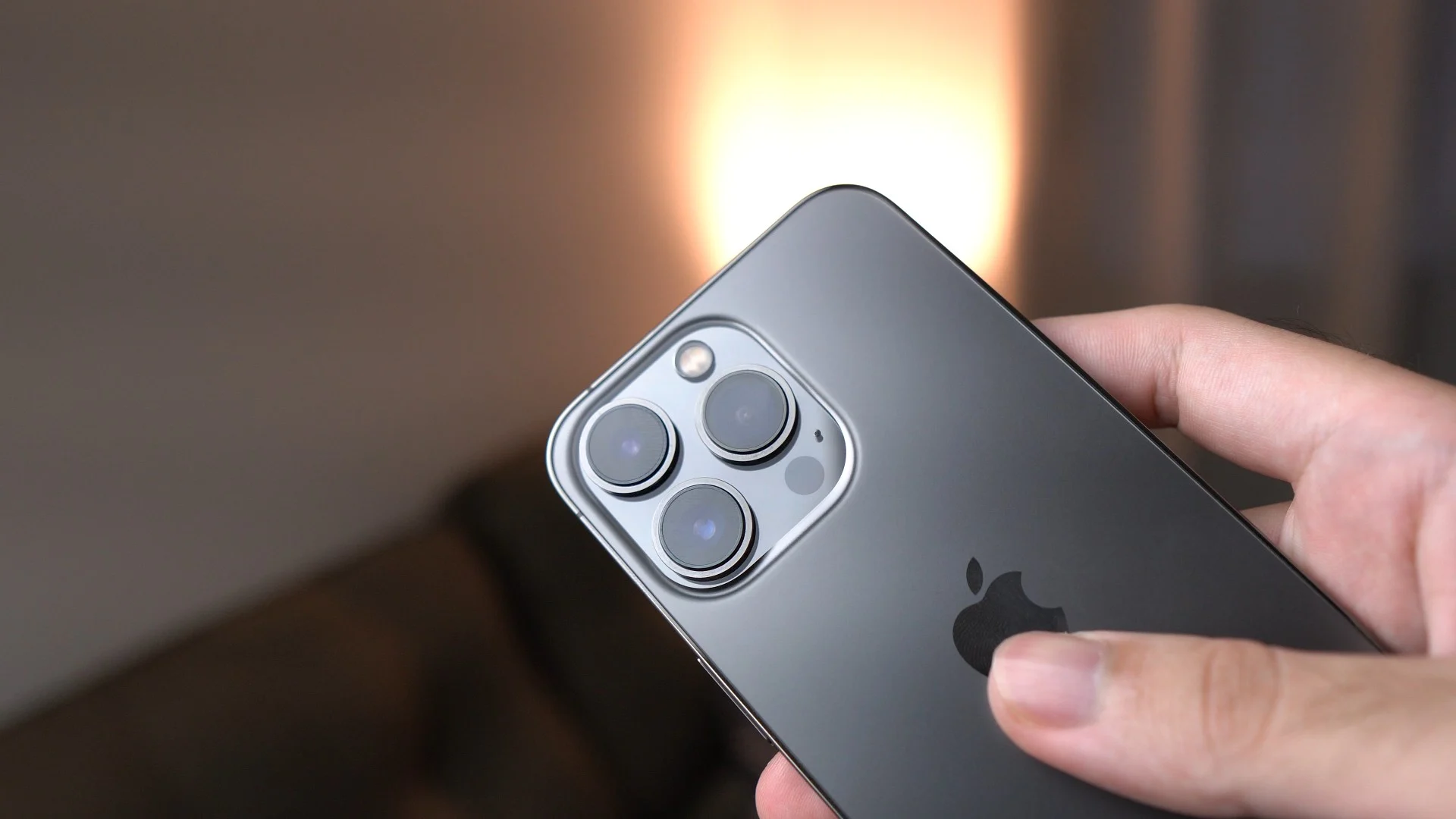 iPhone 16 Pro Berukuran Lebih Besar, Bisa Jadi Menyusahkan Penggemar Ponsel Kecil 1 iphone