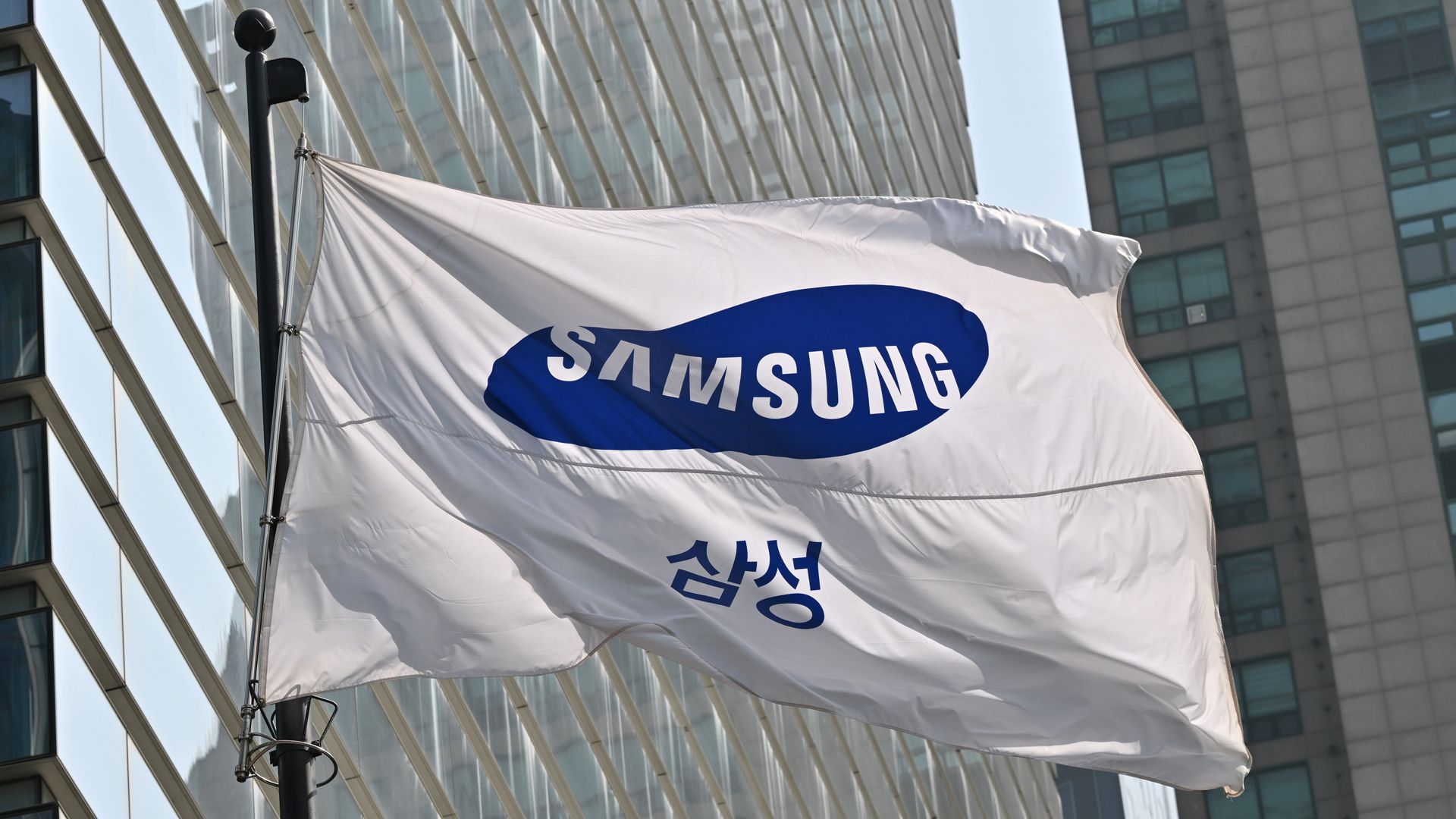 Samsung Tunda Rencana Pindah ke Bing karena Takut Dampak Buruk pada Bisnis 1 samsung flag