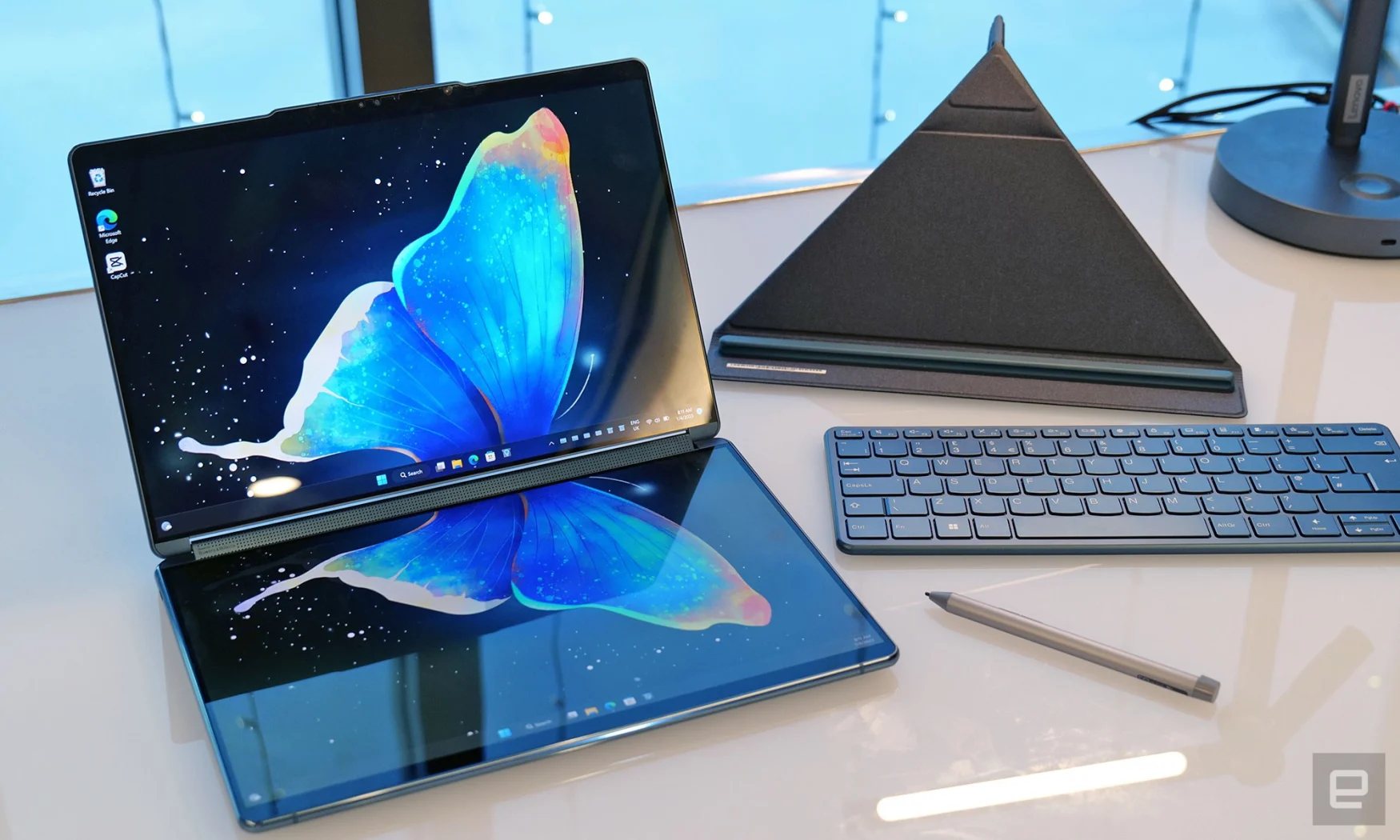 Lenovo Yoga Book 9i: Inovasi Laptop 2-in-1 dengan Desain Layar Ganda yang Mengagumkan 1 Lenovo Yoga Book 9i 1lenovo