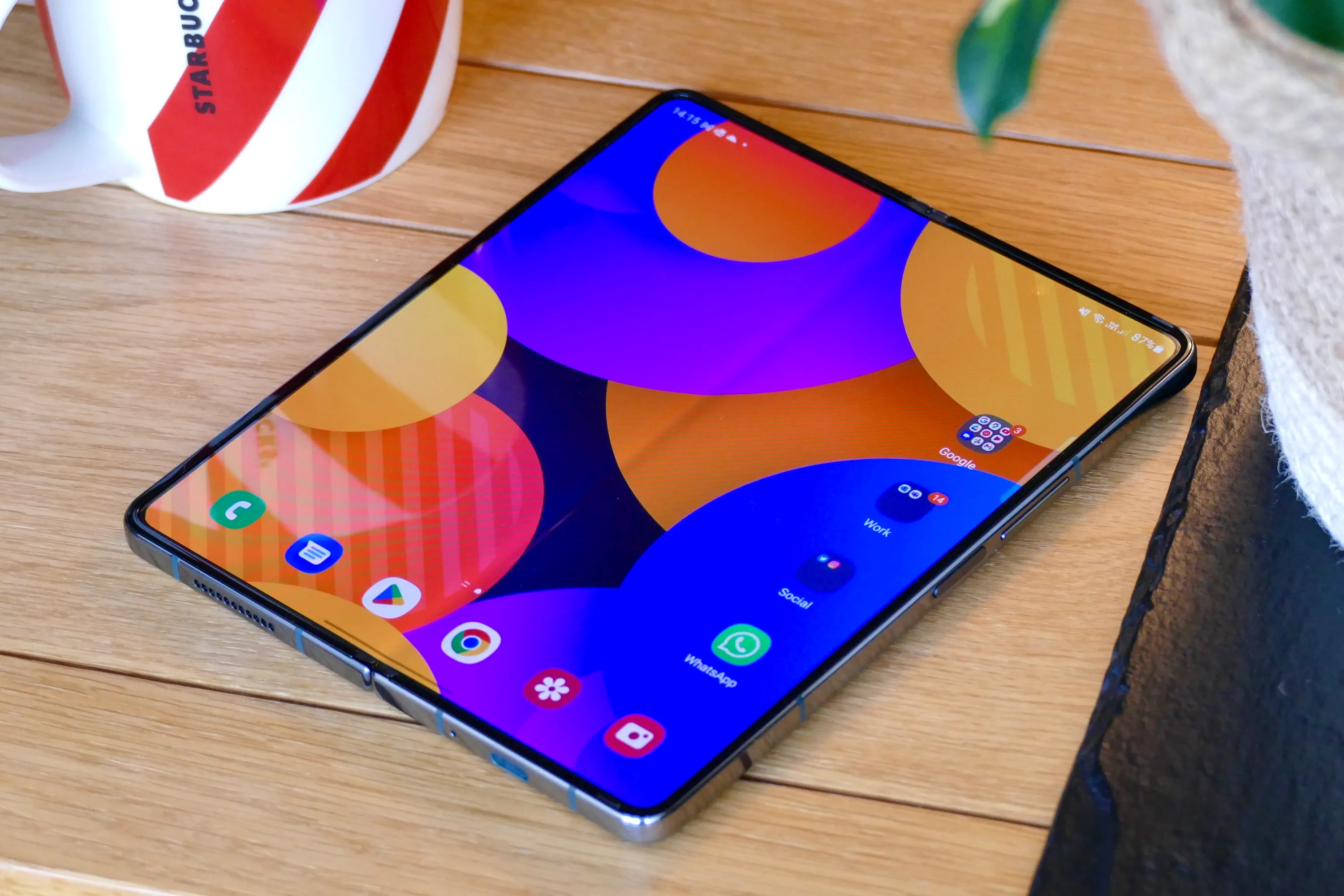Instagram Menghadirkan Antarmuka Pengguna yang Dioptimalkan untuk Samsung Galaxy Z Fold Series 1 Galaxy Z Fold 4 Open on Table