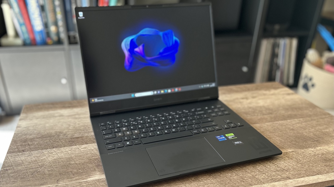 HP Omen Transcend 16: Laptop Gaming dengan Layar Mini-LED Terbaik 1 hp omen transcend 16