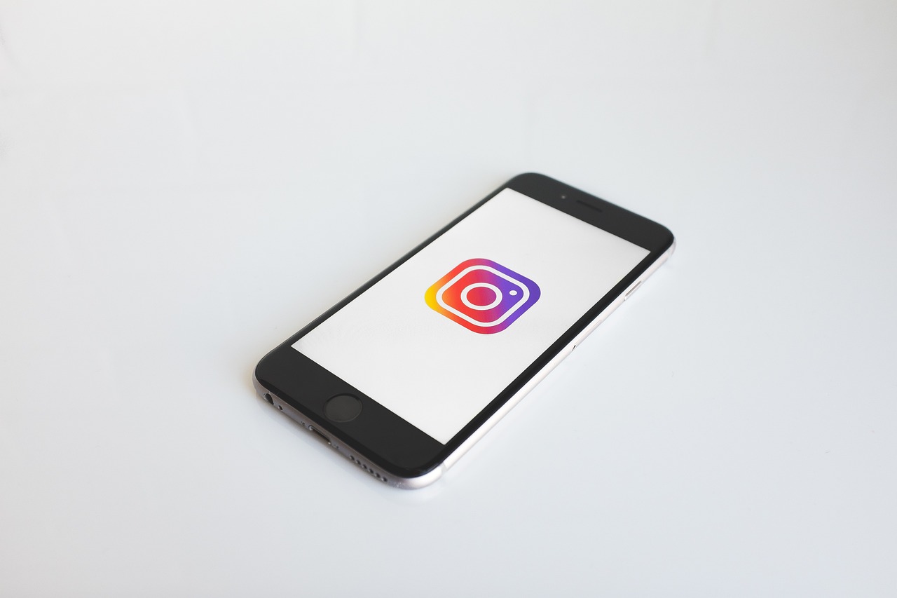 Instagram Memperkenalkan Fitur Baru: Tambahkan Musik ke Foto Carousels 1 smartphone instagram