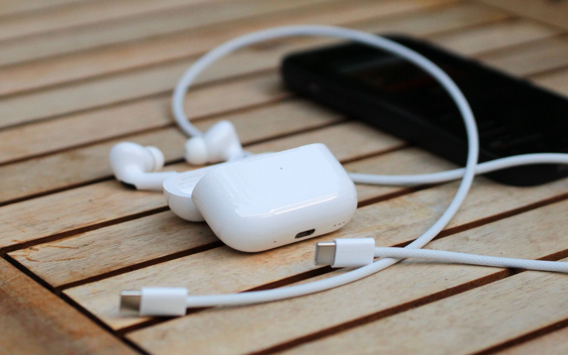 Review AirPods Pro Terbaru dari Apple dengan Port USB-C: Apa yang Perlu Anda Ketahui 1 apple airpods pro with usb c