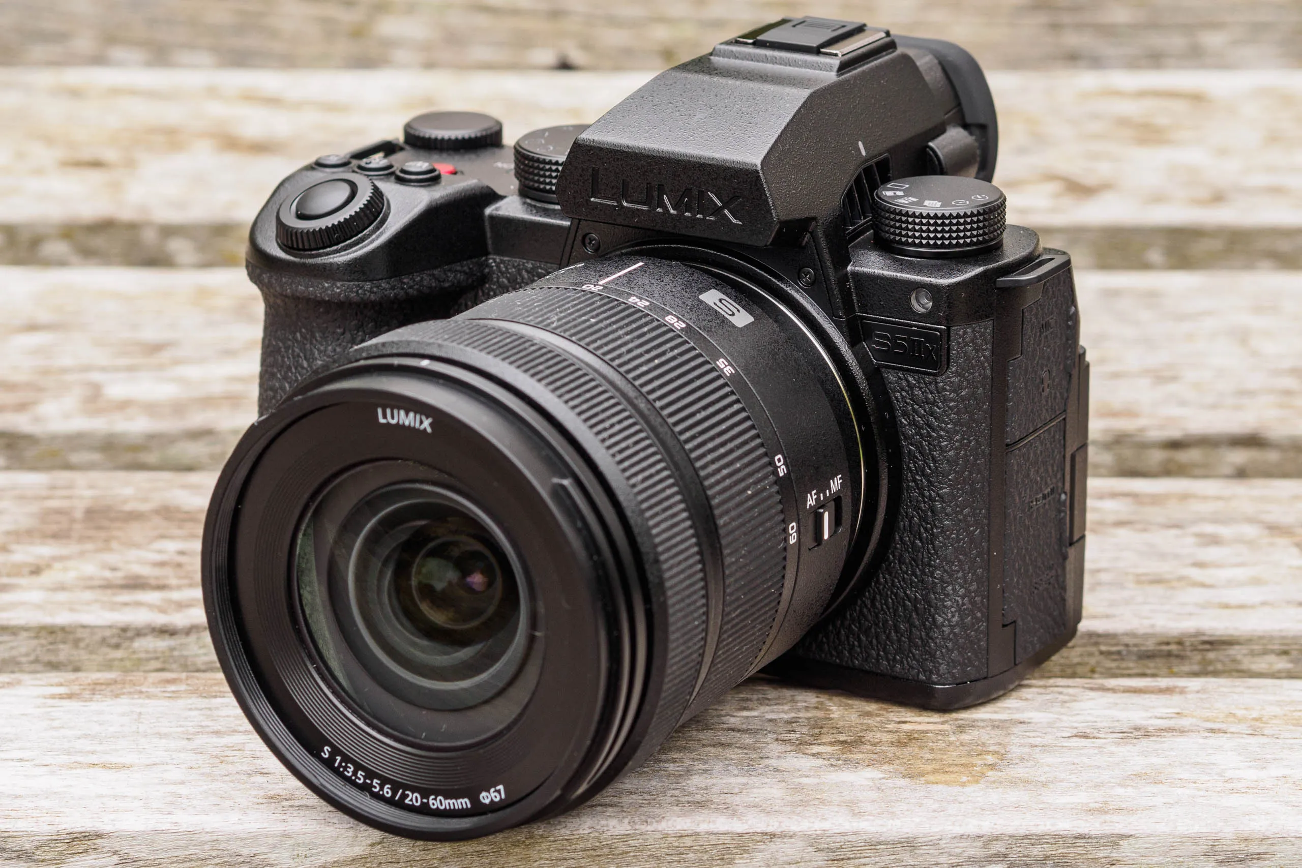 Review Panasonic LUMIX S5IIX: Sebuah Terobosan untuk Para Videografer 1 Panasonic LUMIX S5IIX Review