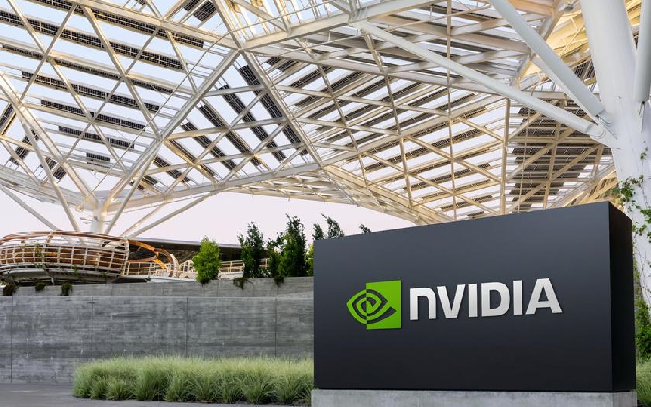 Mengguncang Pasar: NVIDIA Mencatat Lonjakan Pendapatan 206% Berkat Permintaan Chip AI 1 nvidia office