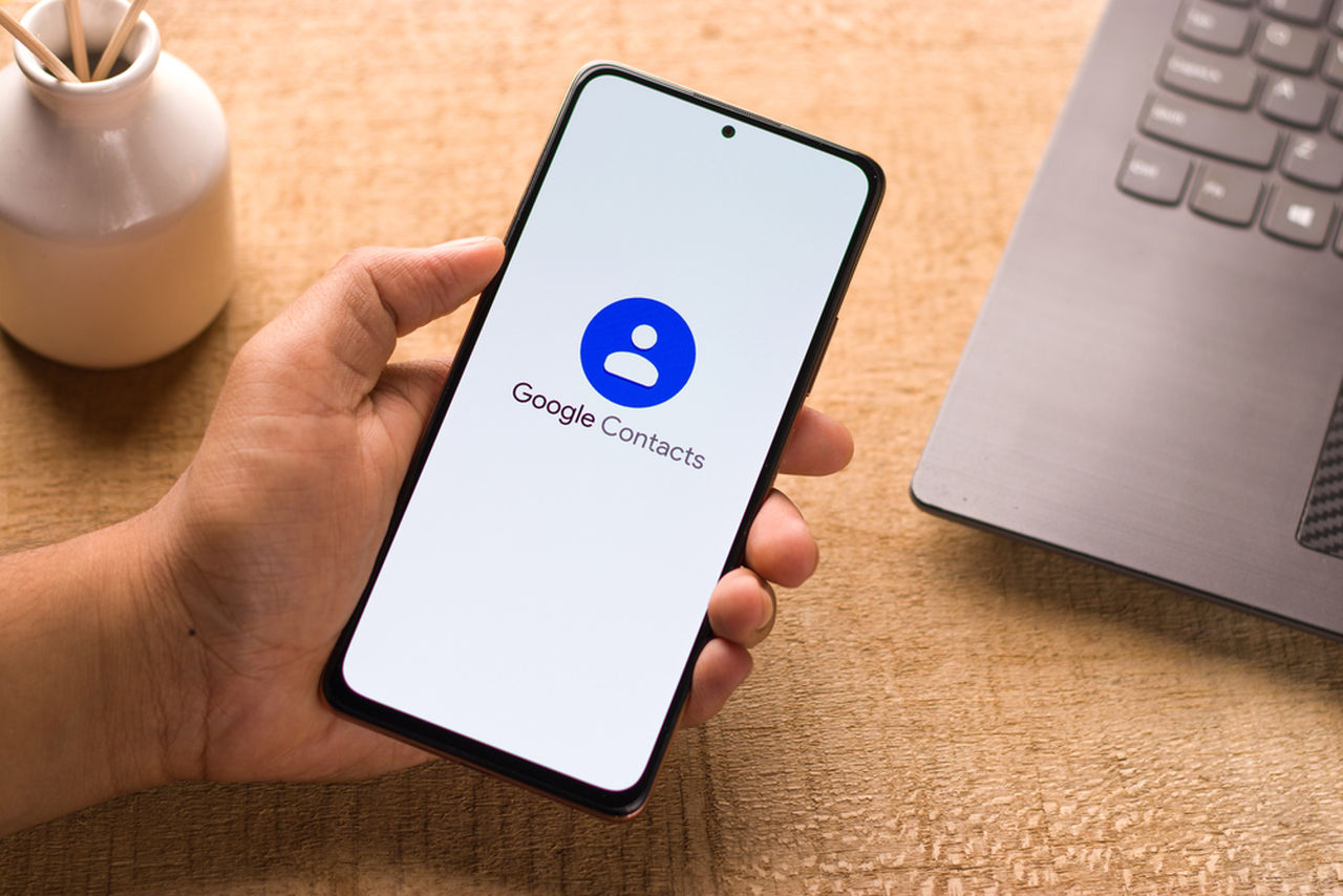 Kontak Google Kini Tampil Lebih Rapi dengan Bagian Aplikasi Terhubung 1 Google Contacts phone