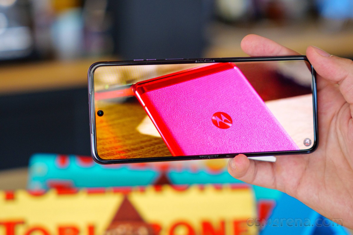 Preview Motorola Razr 50: Peningkatan Layar Eksternal yang Signifikan dan Spesifikasi Mumpuni 1 Preview Motorola Razr 50